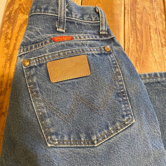 Vintage Wrangler High Waisted Mom Jeans - Picture 6 of 6
